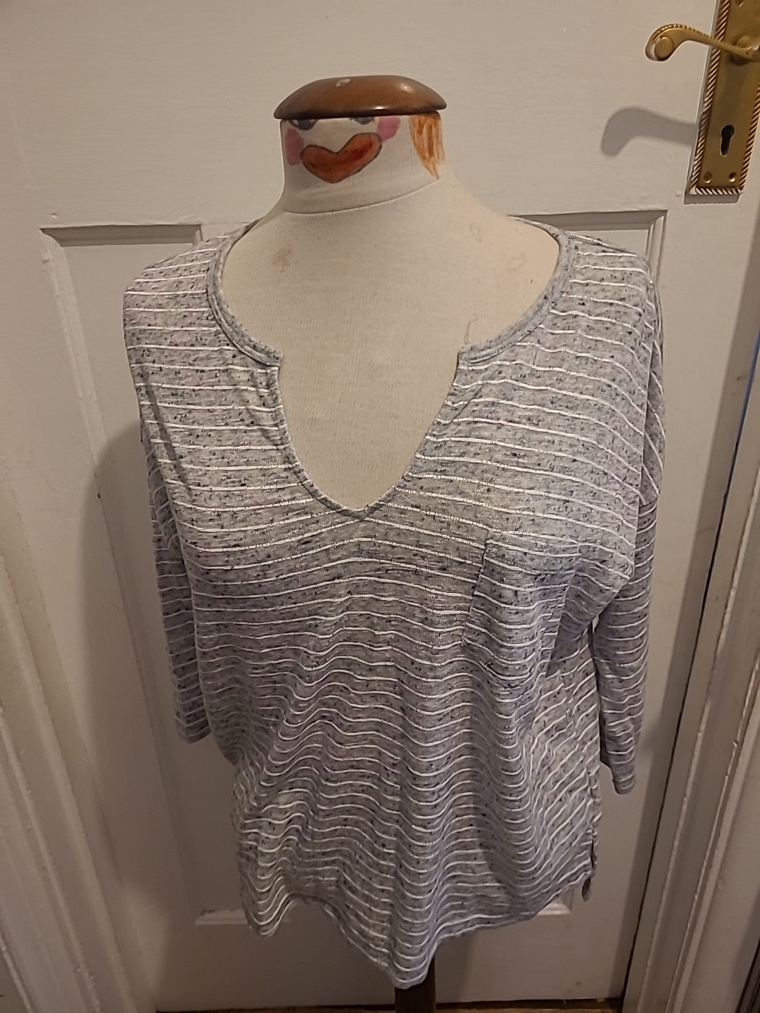 Ladies H&M Grey And White Size Large Short Length Blouse