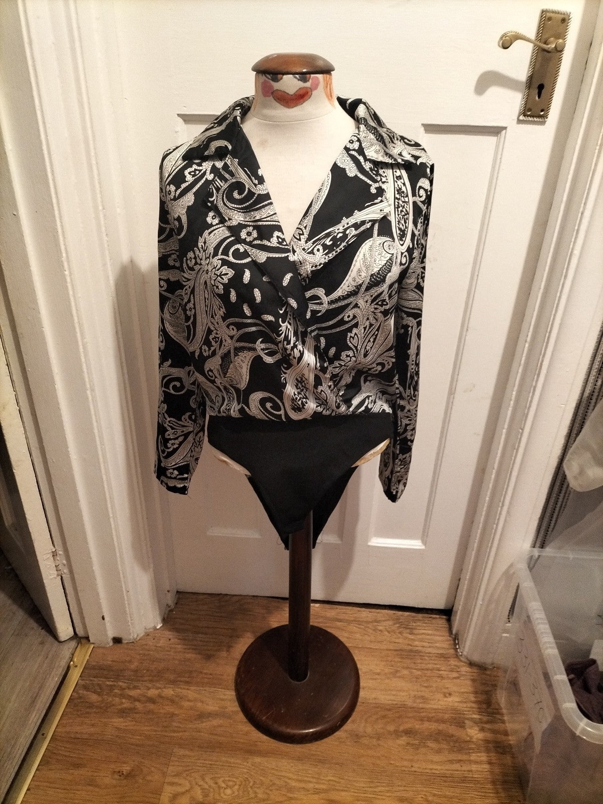 Ladies Quiz Size 10 Black/White Aztec Long Sleeved Bodysuit