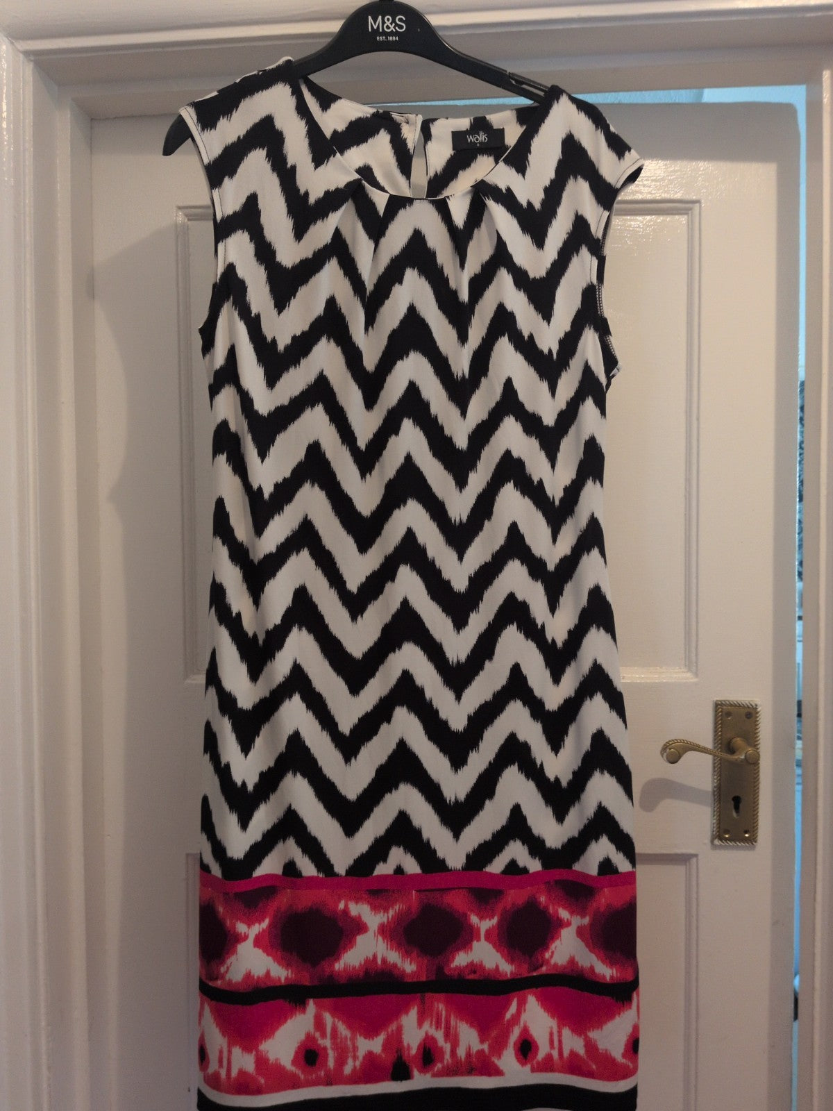 Wallis Small Black And White With Pink Sleeveless Dress