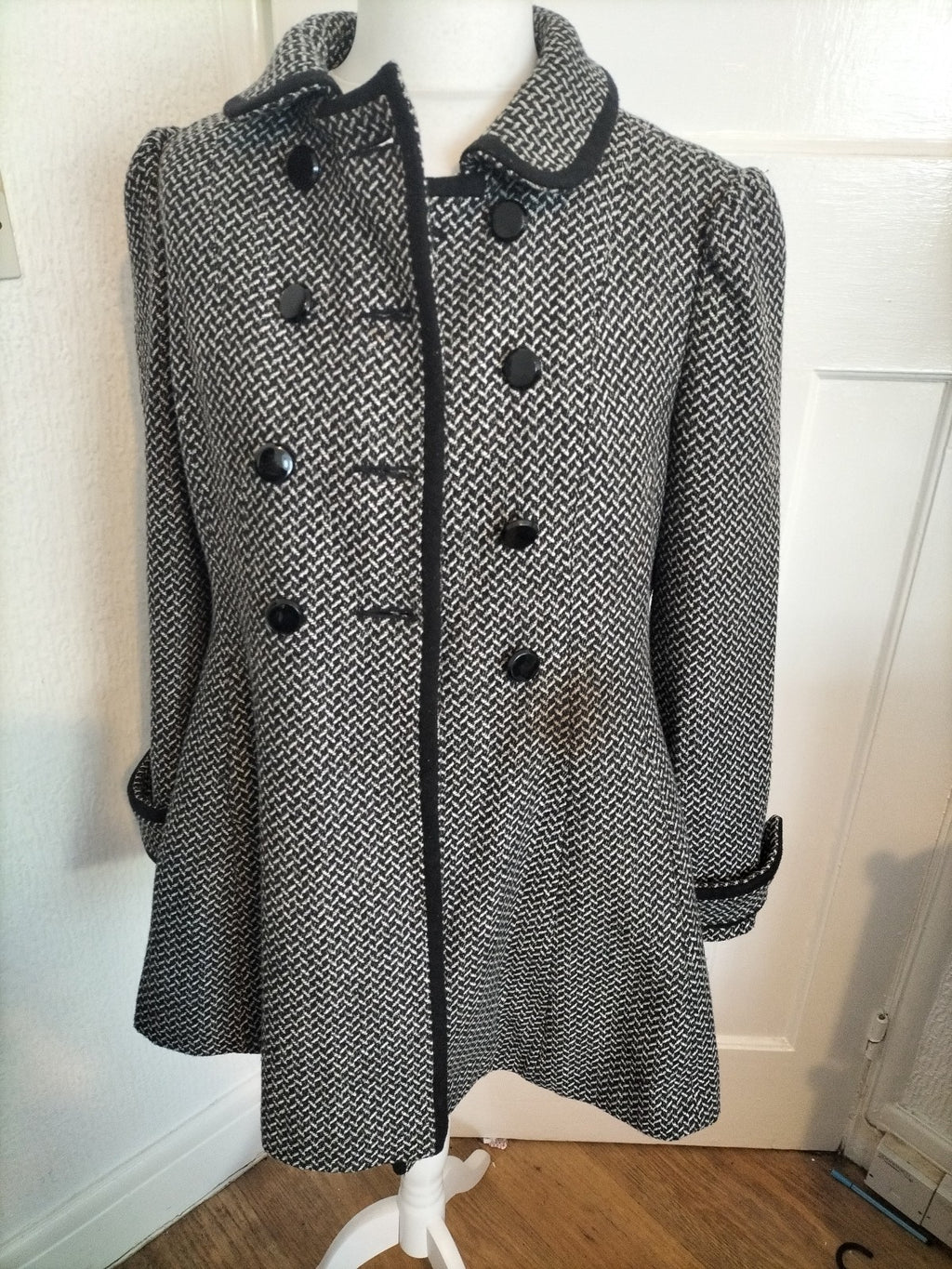 Ladies New Look Size 14 Fleck With Red Lining Jacket
