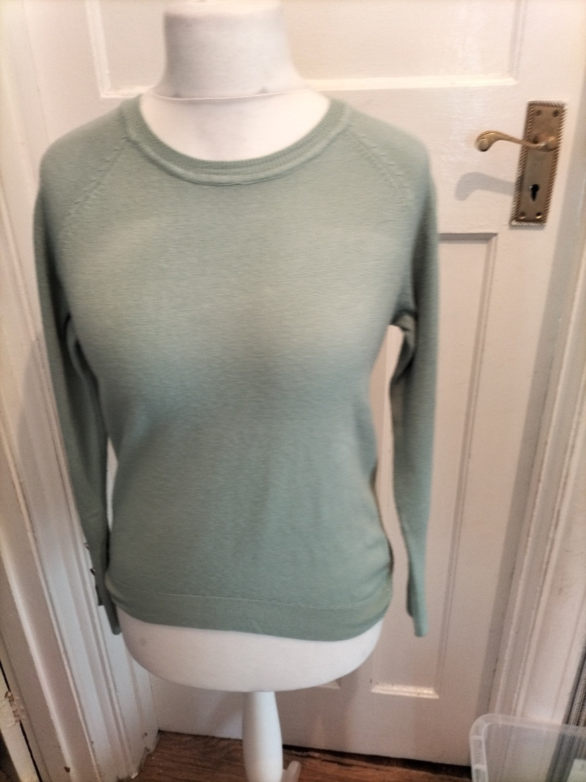 Primark 6-8 Pale Green Long Sleeve Lightweight Jumper