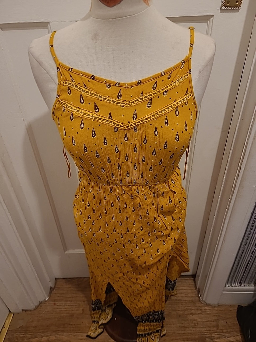 Ladies Select Size 8 Mustard Detailed Sleeveless Dress