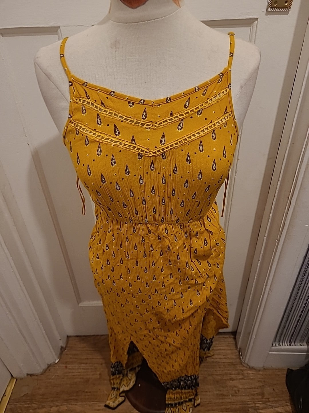 Ladies Select Size 8 Mustard Detailed Sleeveless Dress
