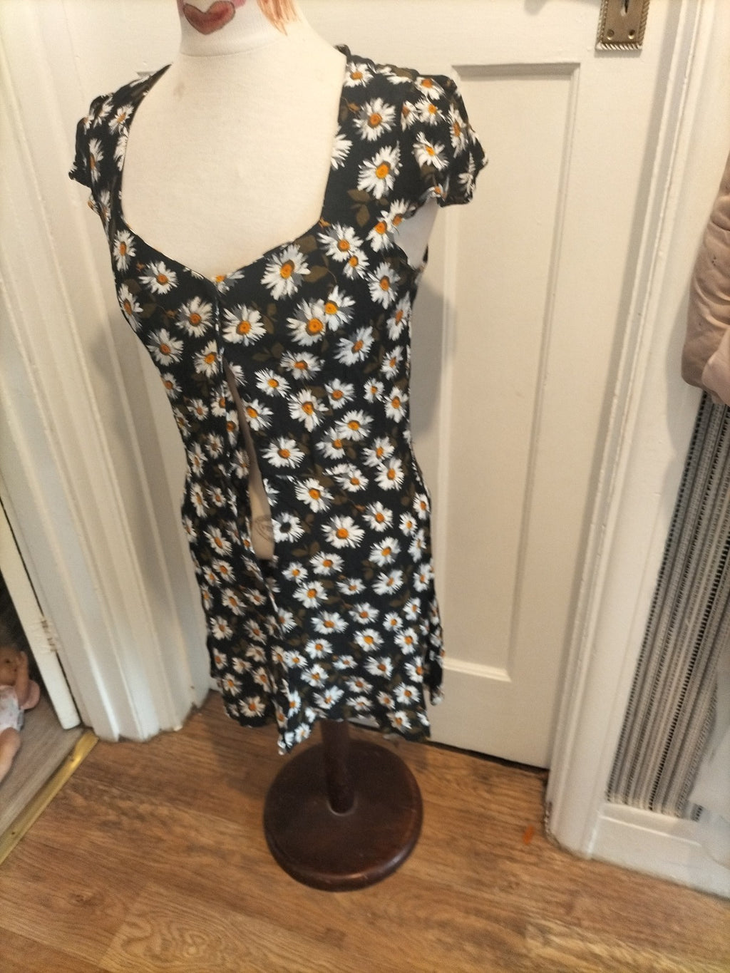 Ladies Topshop Size 10 Black Floral Sleeveless Dress