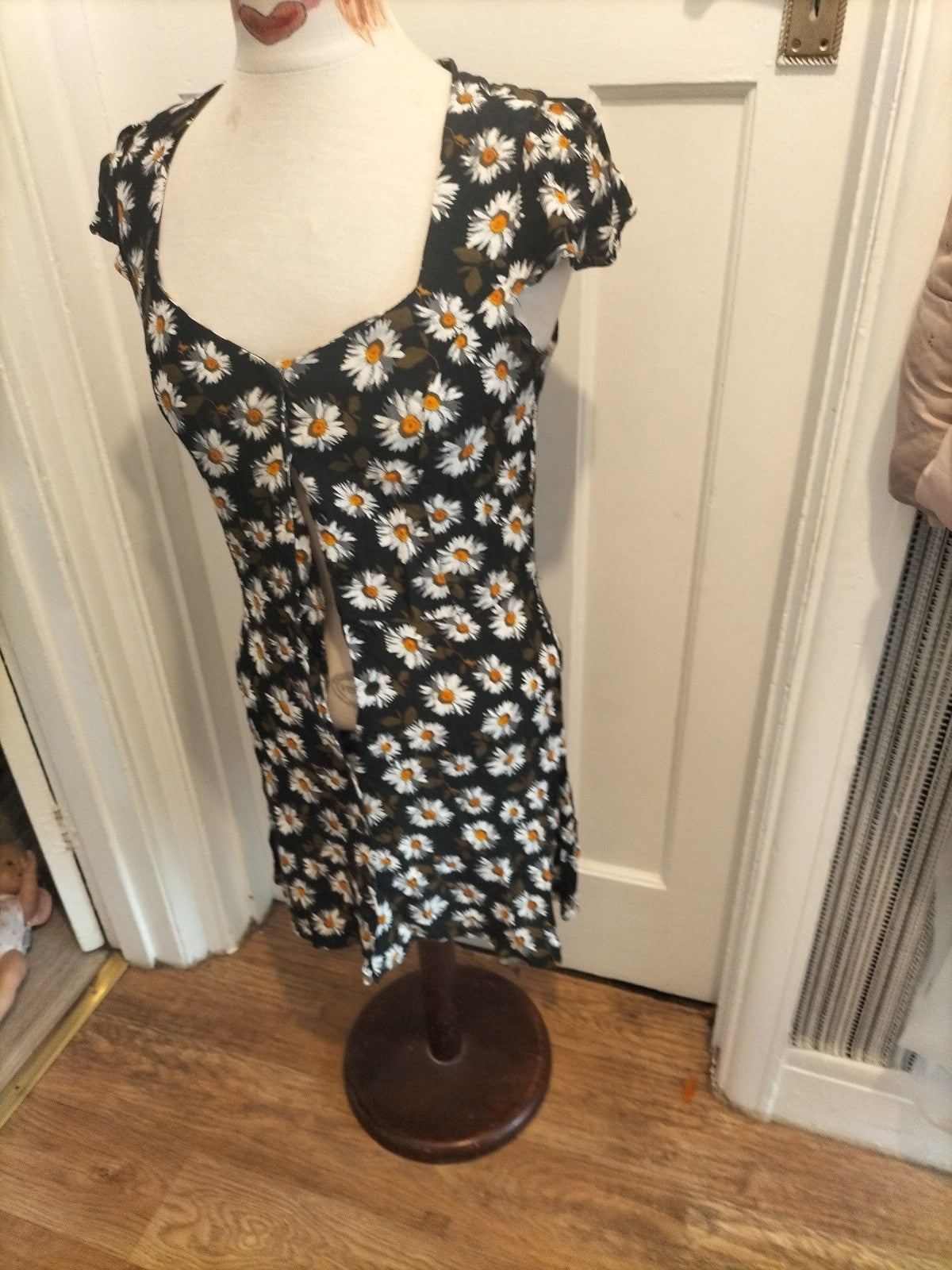 Ladies Topshop Size 10 Black Floral Sleeveless Dress