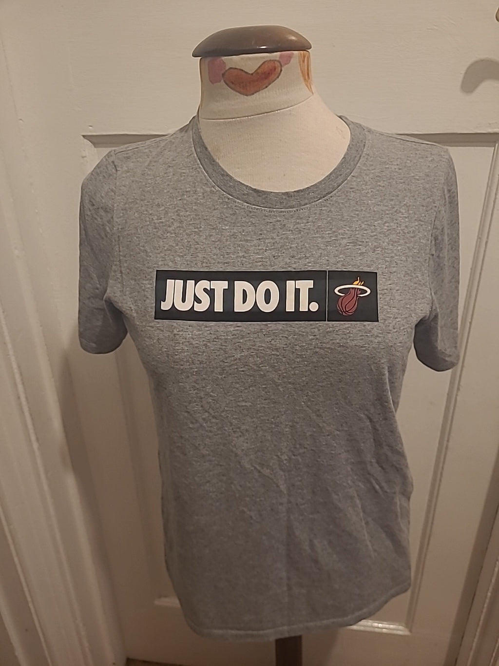 Mens Nike Tee Size Large Grey Short Sleeve T-shirt