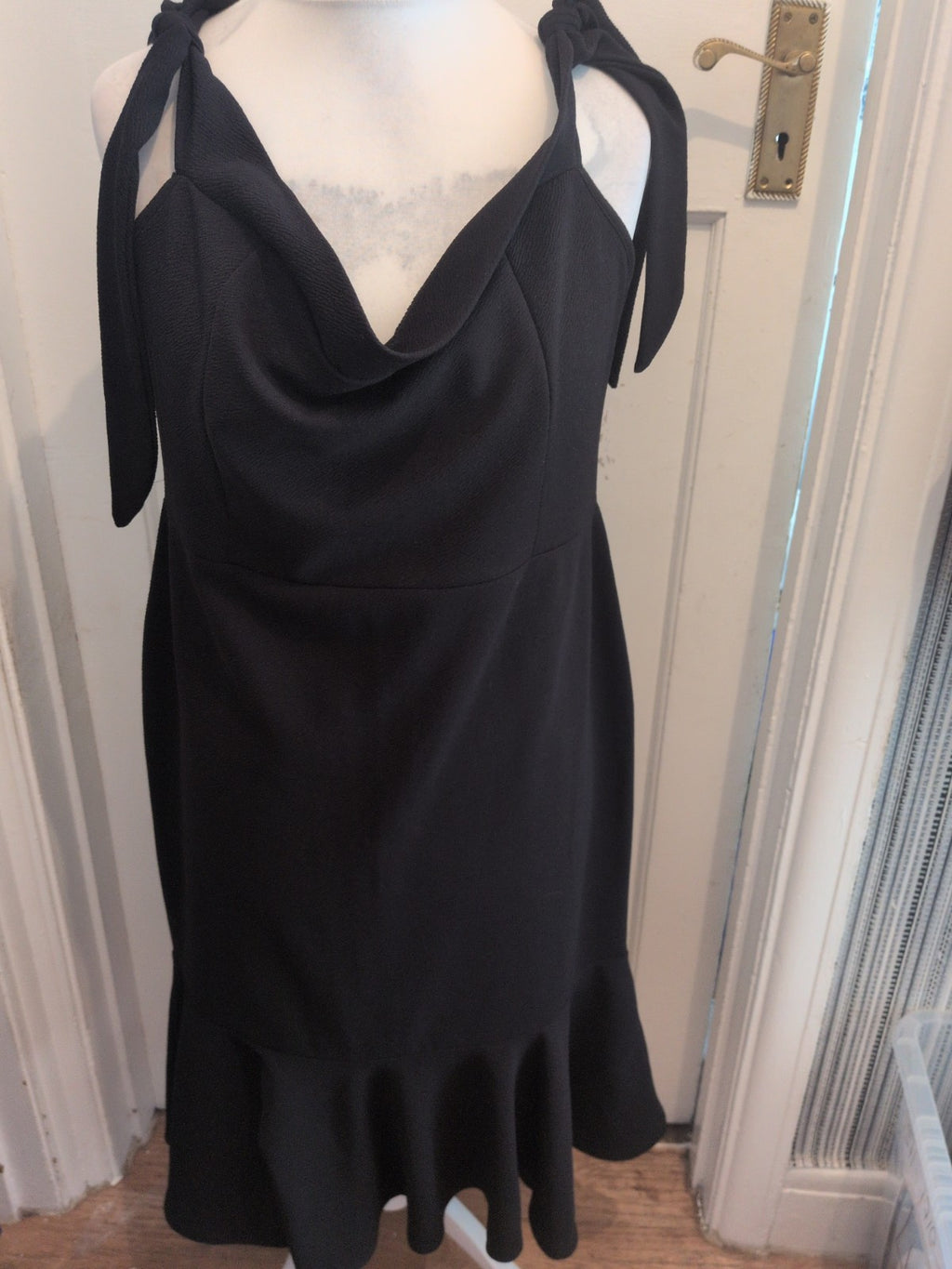 Ladies Boohoo Plus Size 18-20 Black Sleeveless Dress