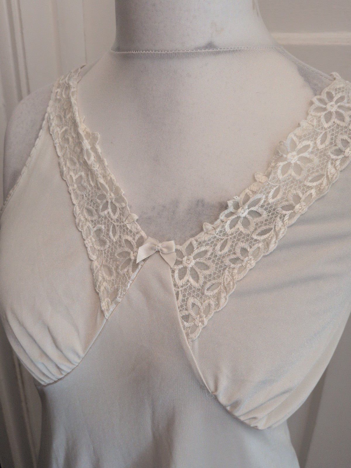 S/M White Lace Frill Neck Night Dress Sleeveless