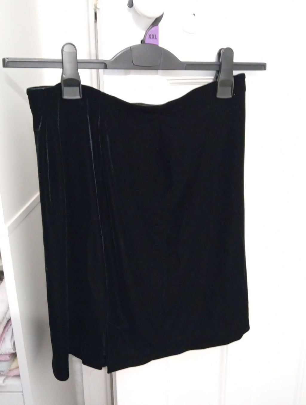 Ladies St Michaels Black Velvet Skirt Size 14