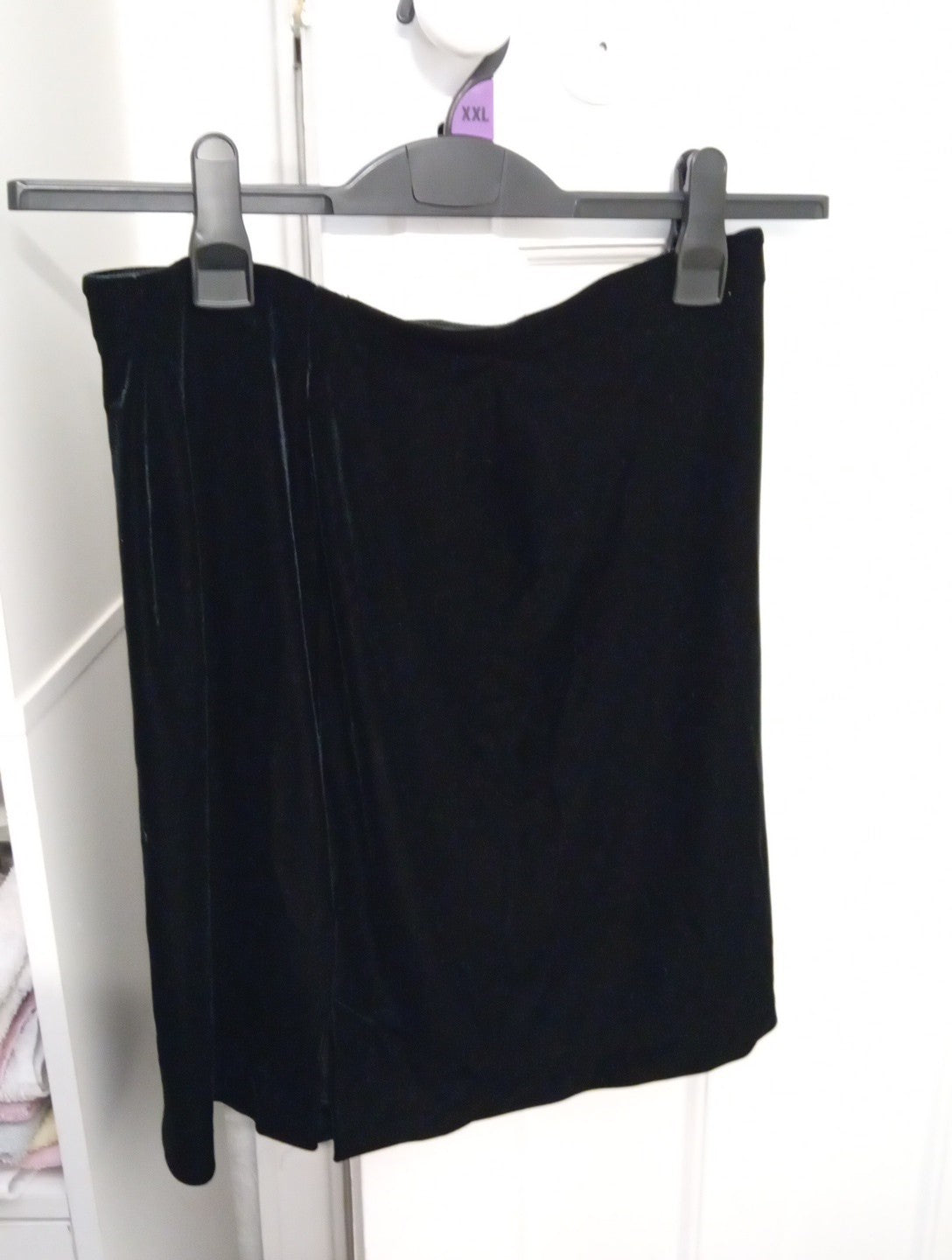 Ladies St Michaels Black Velvet Skirt Size 14