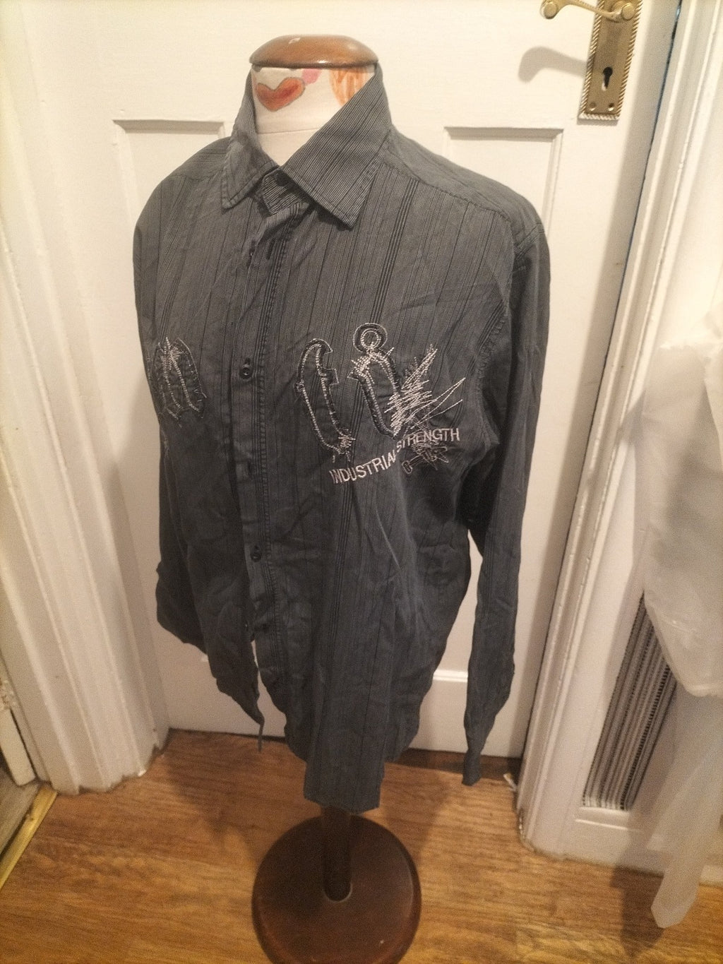 Mens Gotcha Size Large Navy/White Shirt
