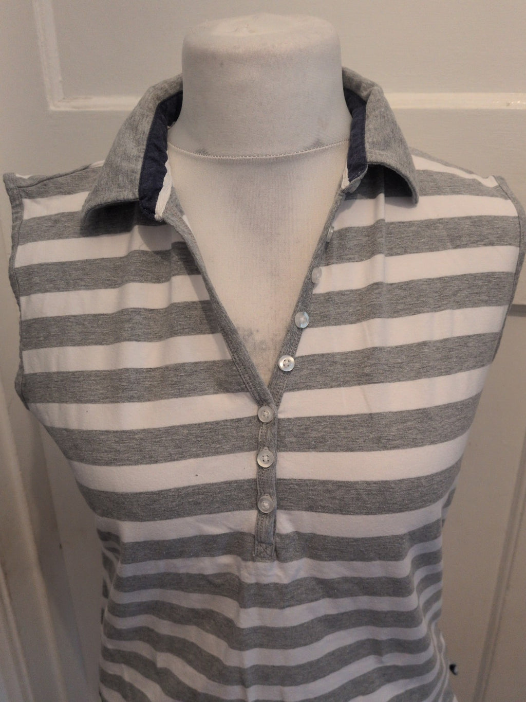 Sweet Delicate XL Grey And White Stripe Collared Sleeveless Blouse
