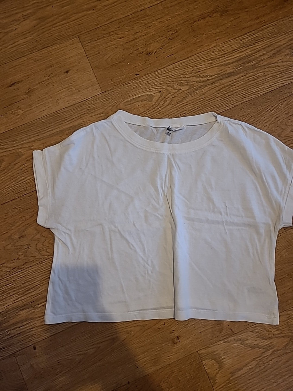 Ladies Divided Size Small White Short Sleeved Crop Top