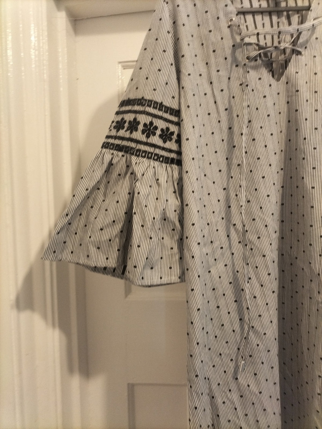 Ladies Primark Size 4 Black White Short Flute Sleeved Dress