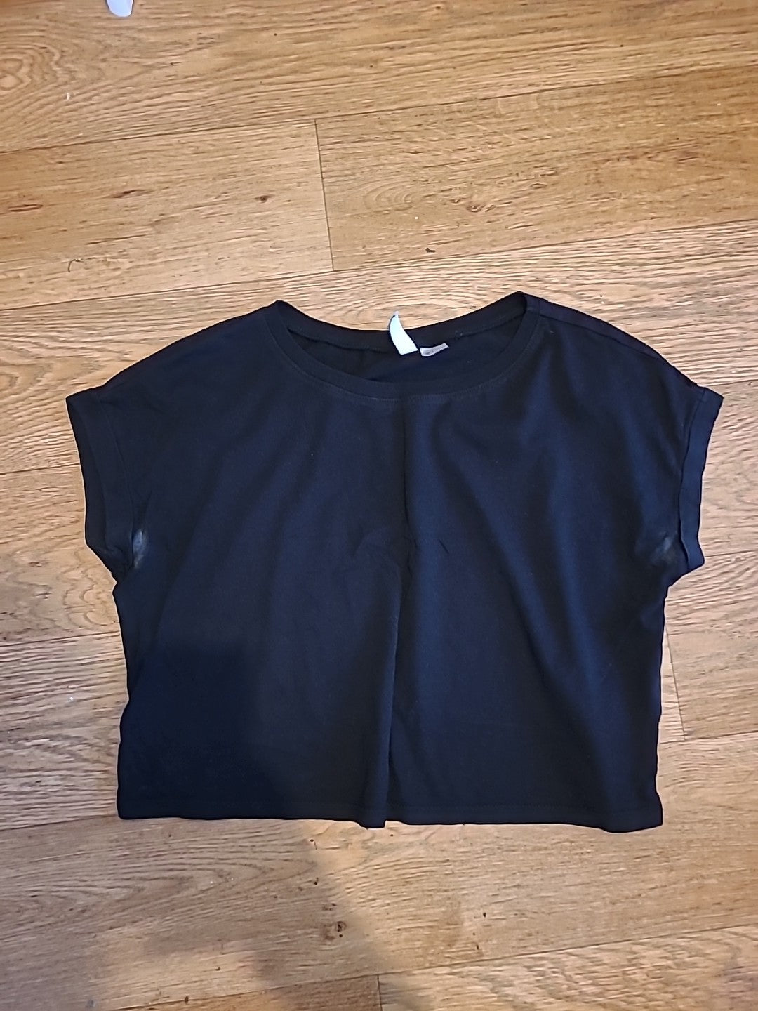 Ladies Divided Size Small Black Short Sleeved Crop Top