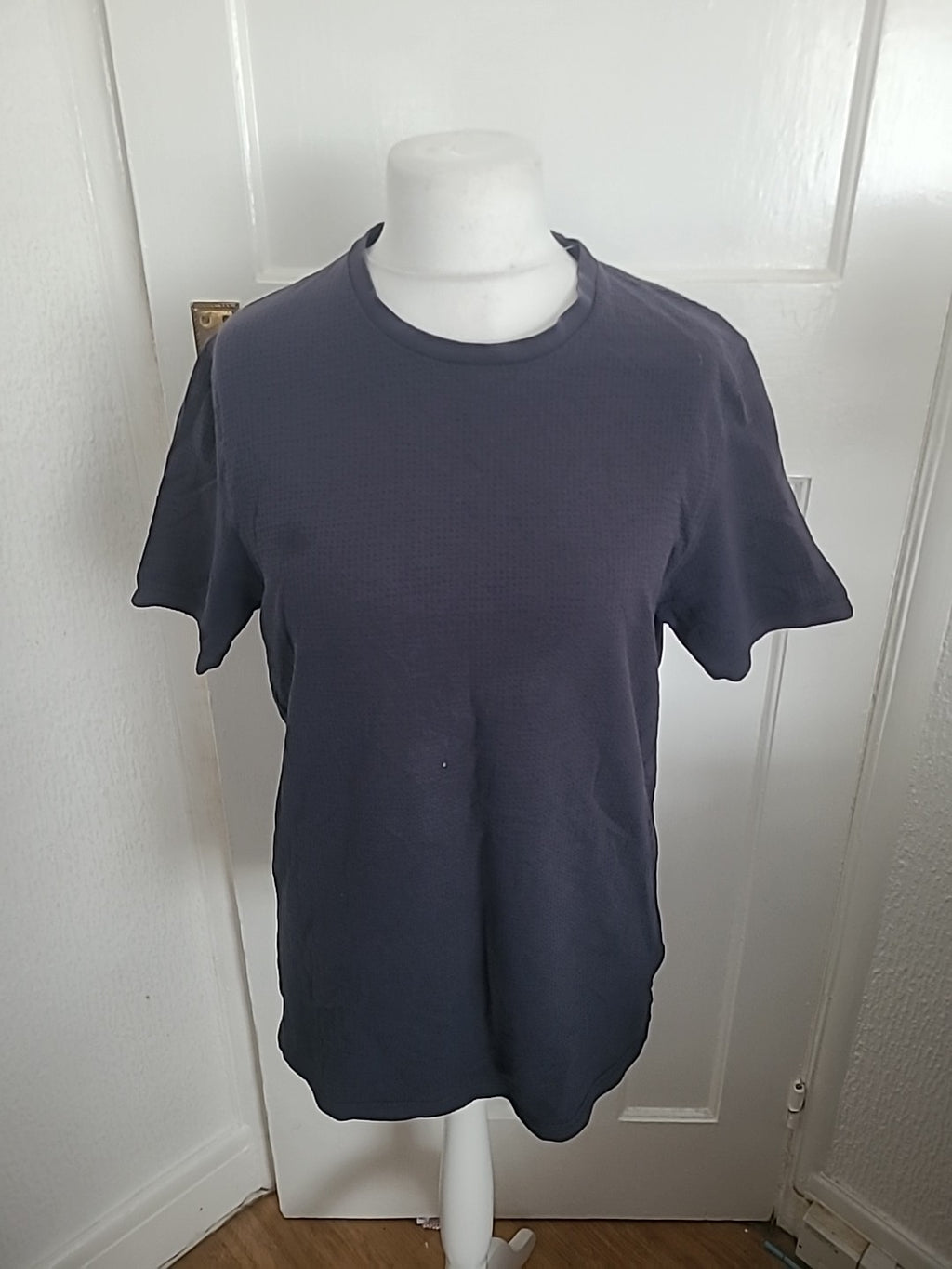 Mens Common People Size Medium Charcoal Textured Short Sleeved Tshirt