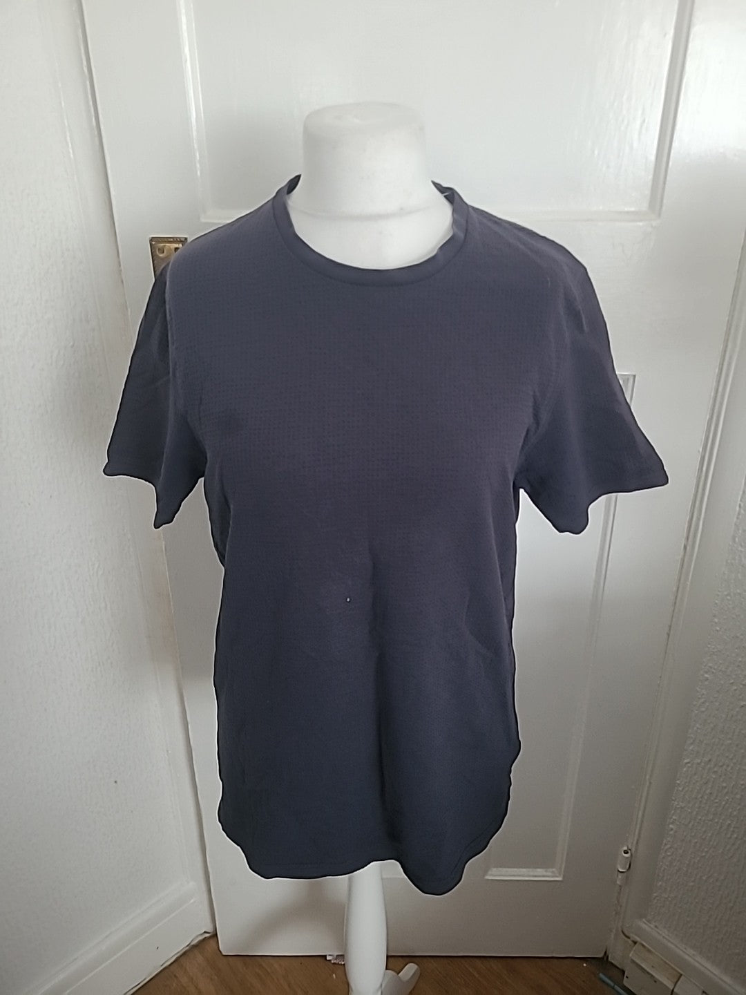Mens Common People Size Medium Charcoal Textured Short Sleeved Tshirt