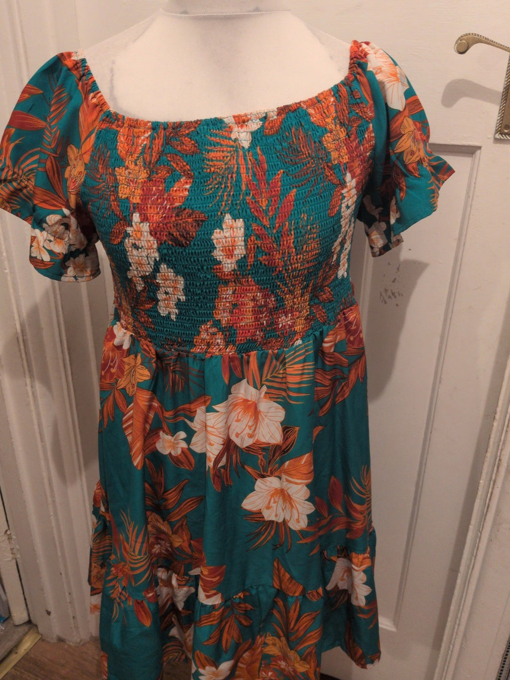 Ladies Shein Size XL Green And Orange Bubblehem Short Sleeve Dress Knee Length
