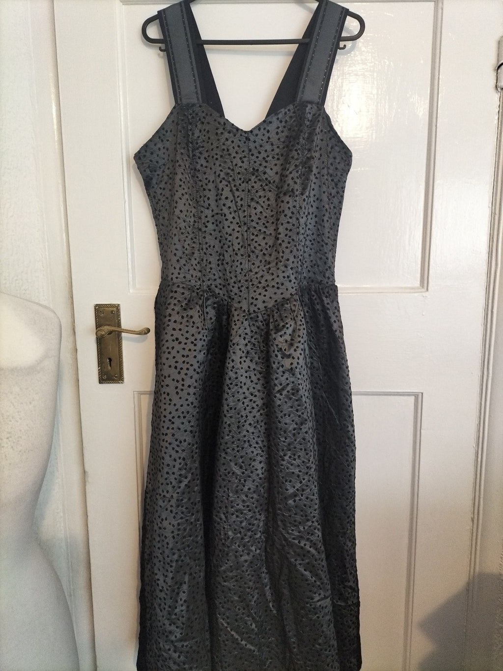 Ladies Kriss Size 14 Silvery Grey Black Sleeveless Dress