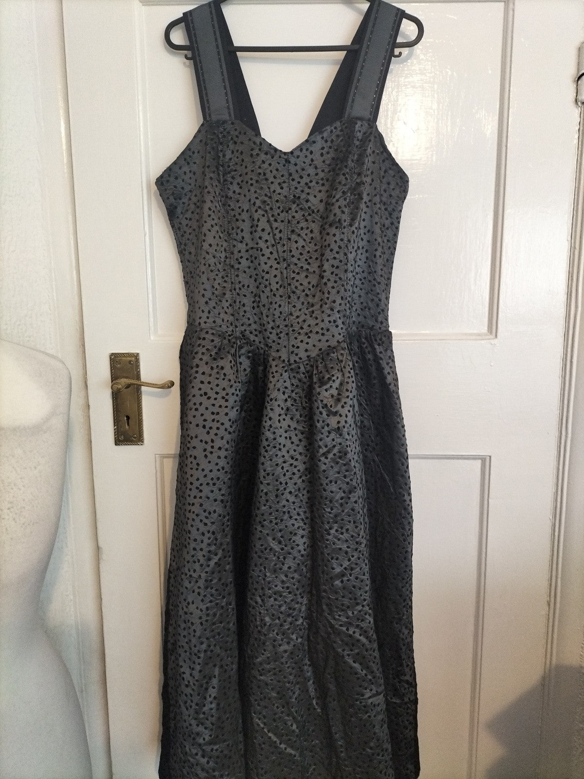 Ladies Kriss Size 14 Silvery Grey Black Sleeveless Dress