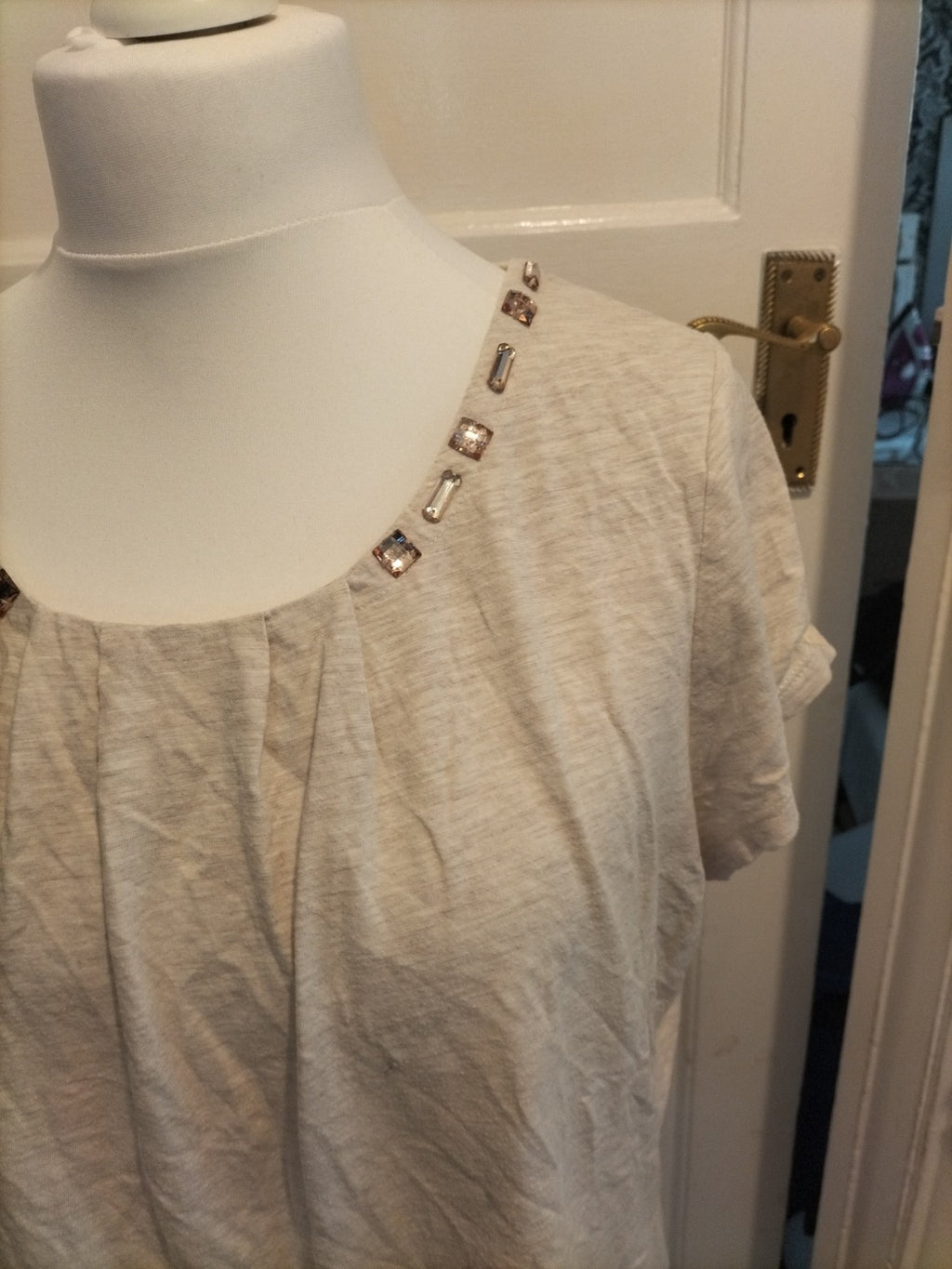 Ladies Moda Size 18 Beige Jewel Neck Tshirt
