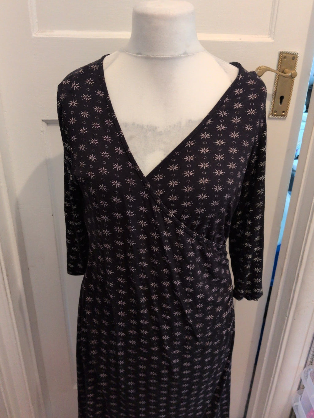 Tu 16 Petite Black Patterned Long Sleeve Scoop V Neck Dress