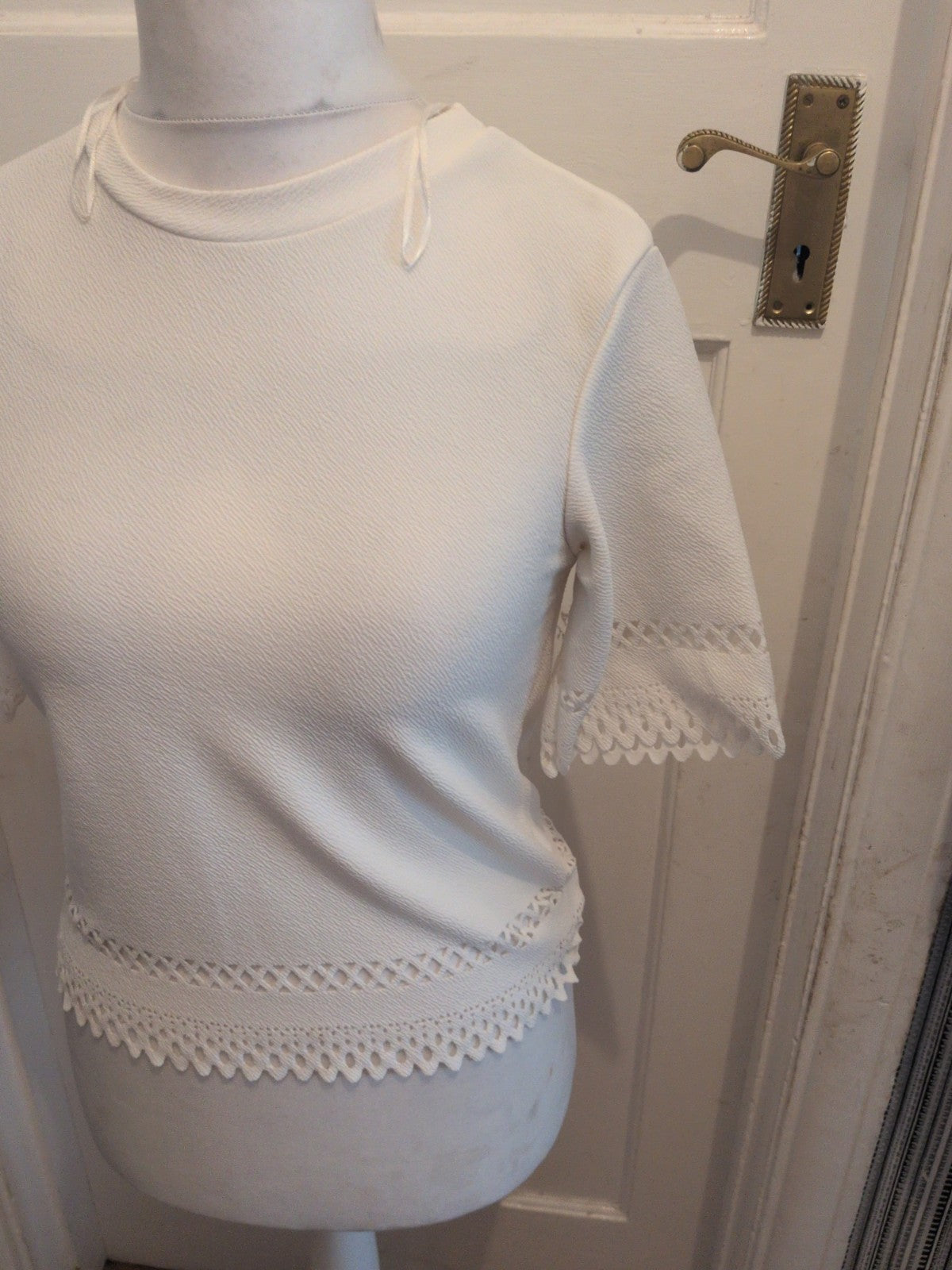 Ladies Select Size 8 White Short Sleeve Patterned Hems T-shirt Light Marking