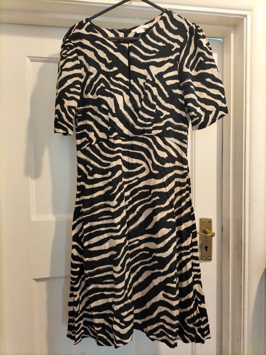 Ladies H+M Size 6 Beige/Black Short Sleeved Dress