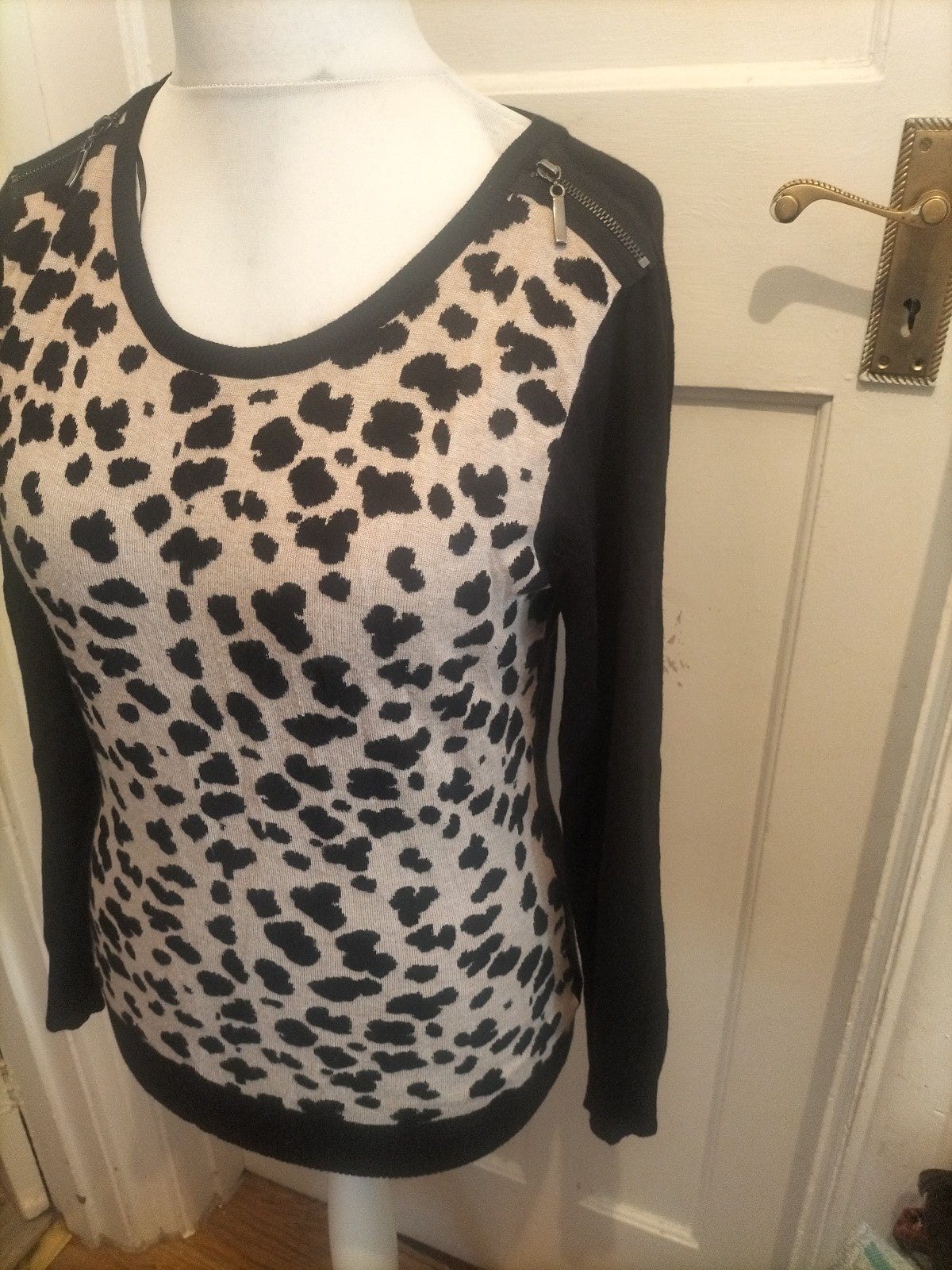 Ladies Wallis Petite Size 12 Black Animal Print Long Sleeved Zip Shoulder Jumper