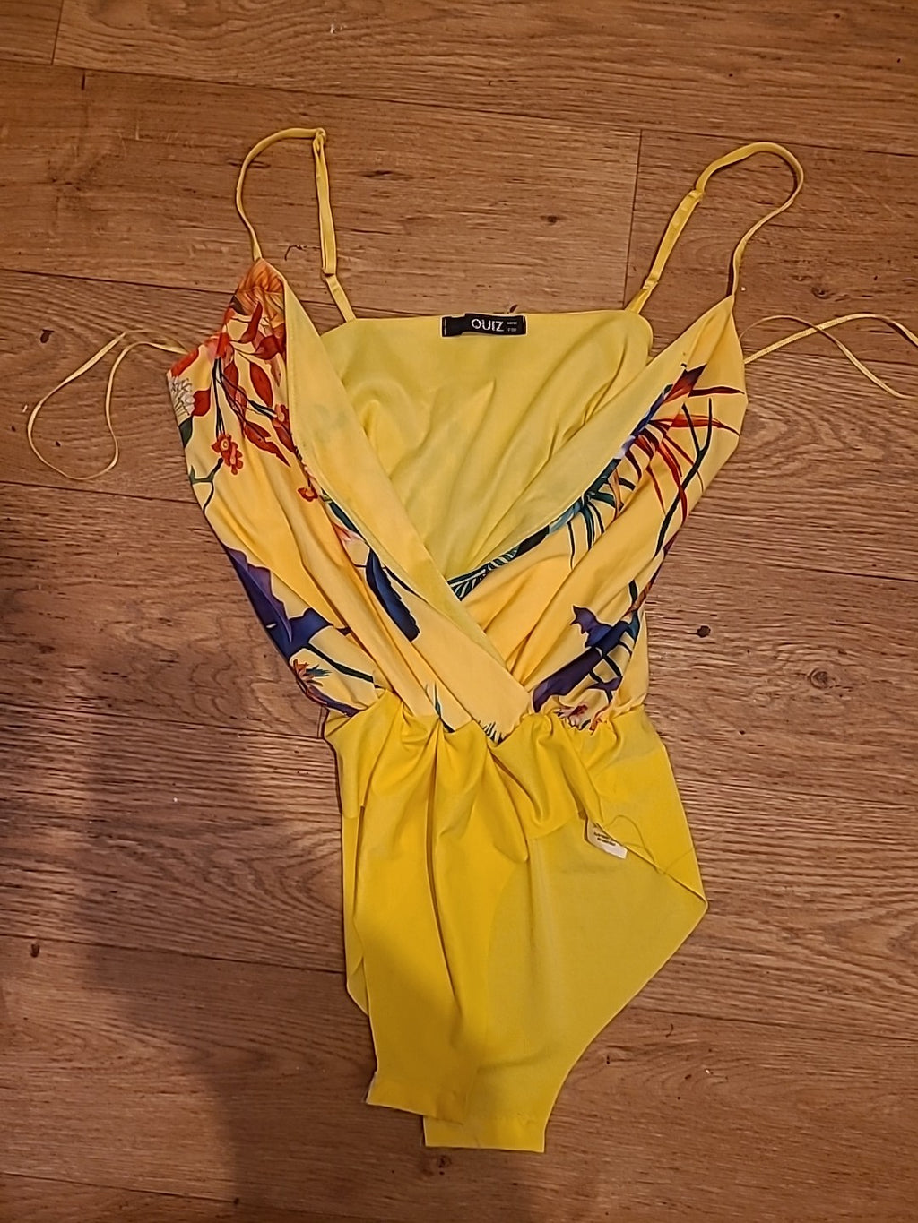 Ladies Yellow Floral Quiz Top Size 10