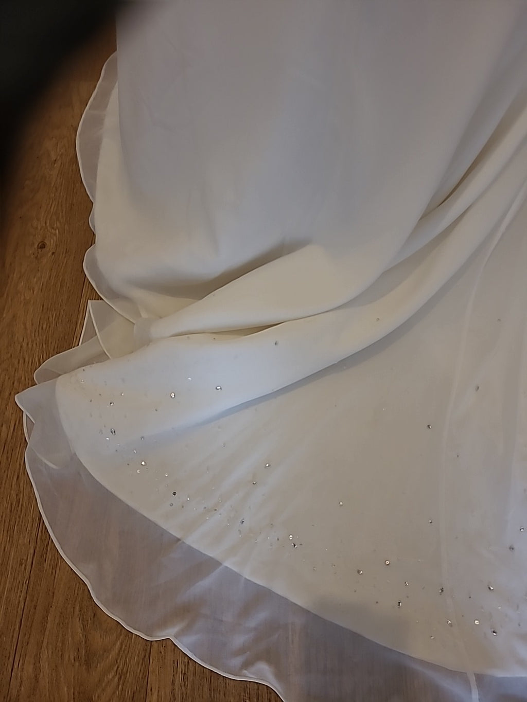 Ladies Wedding Gown Size 8 D'ZAGE Pale Ivory & Sequins