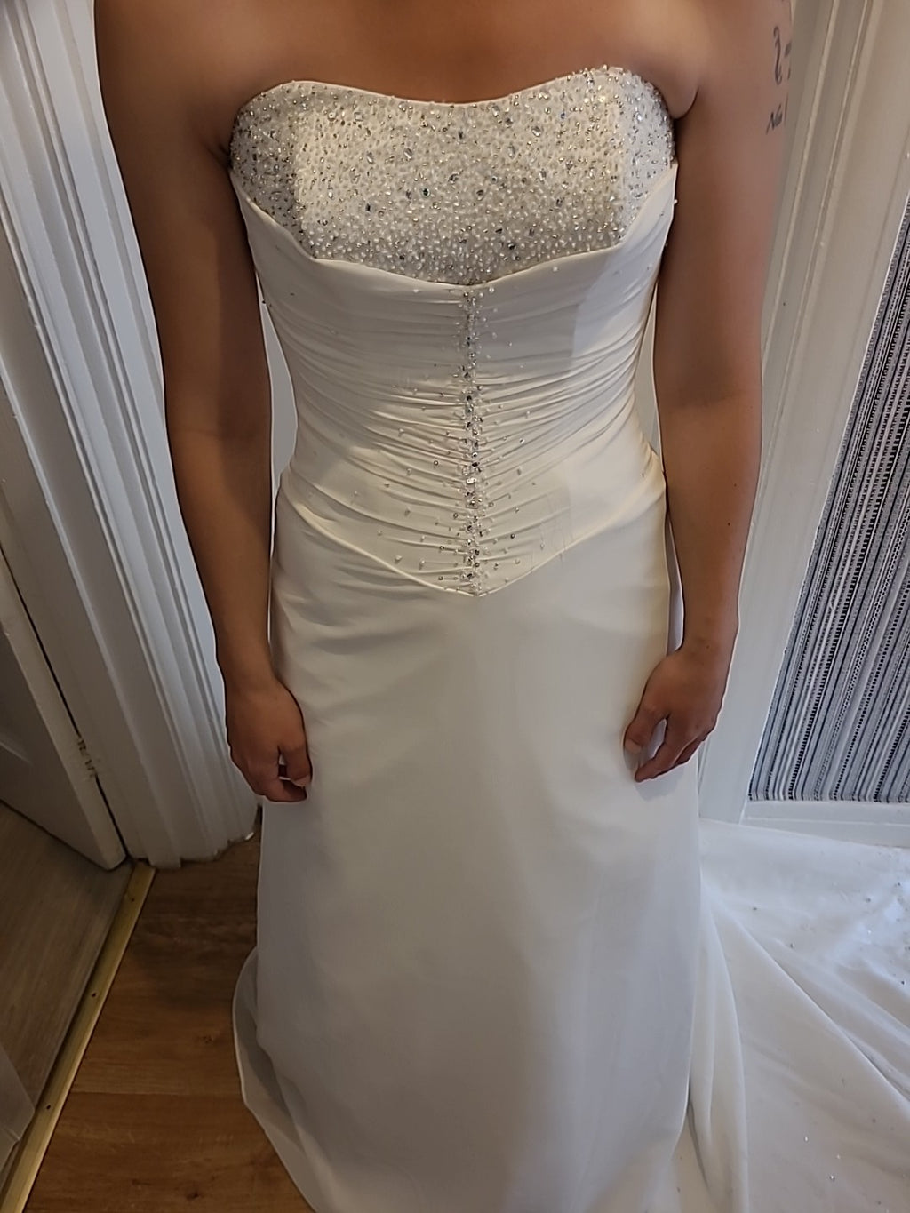 Ladies Wedding Gown Size 8 D'ZAGE Pale Ivory & Sequins