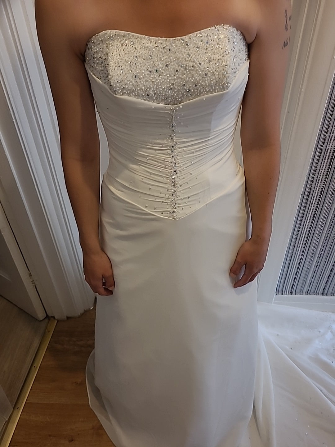 Ladies Wedding Gown Size 8 D'ZAGE Pale Ivory & Sequins