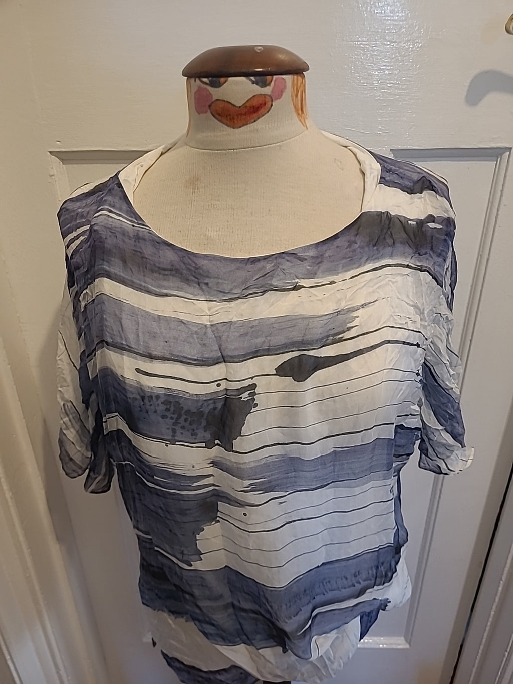 Ladies Phase Eight Size Medium Blue And White Lined Blouse