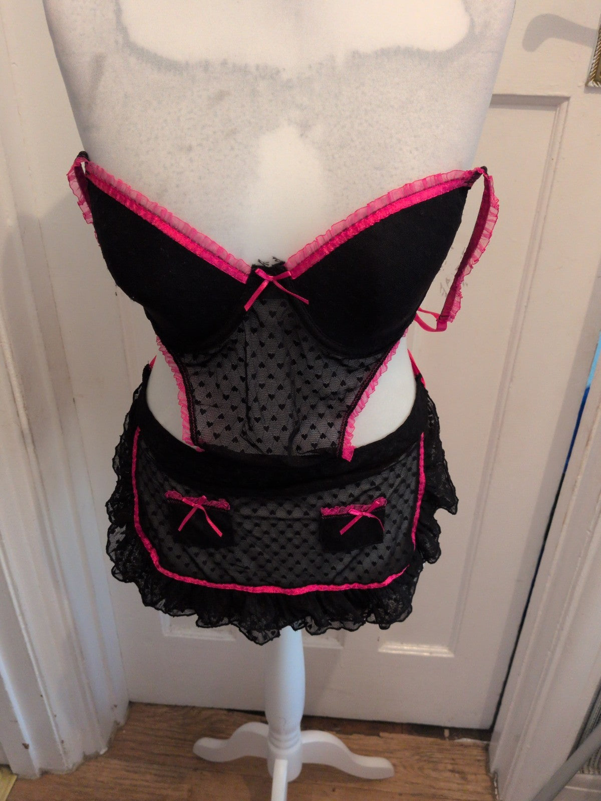 Closers 14-16 Pink Black Lacey Bra Padded And Wired