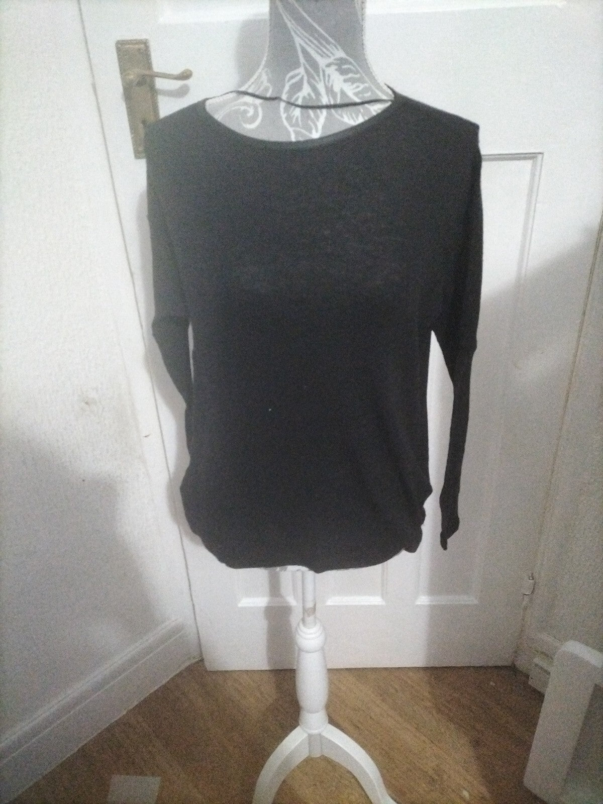 Ladies Size 6 Black Pullover Top
