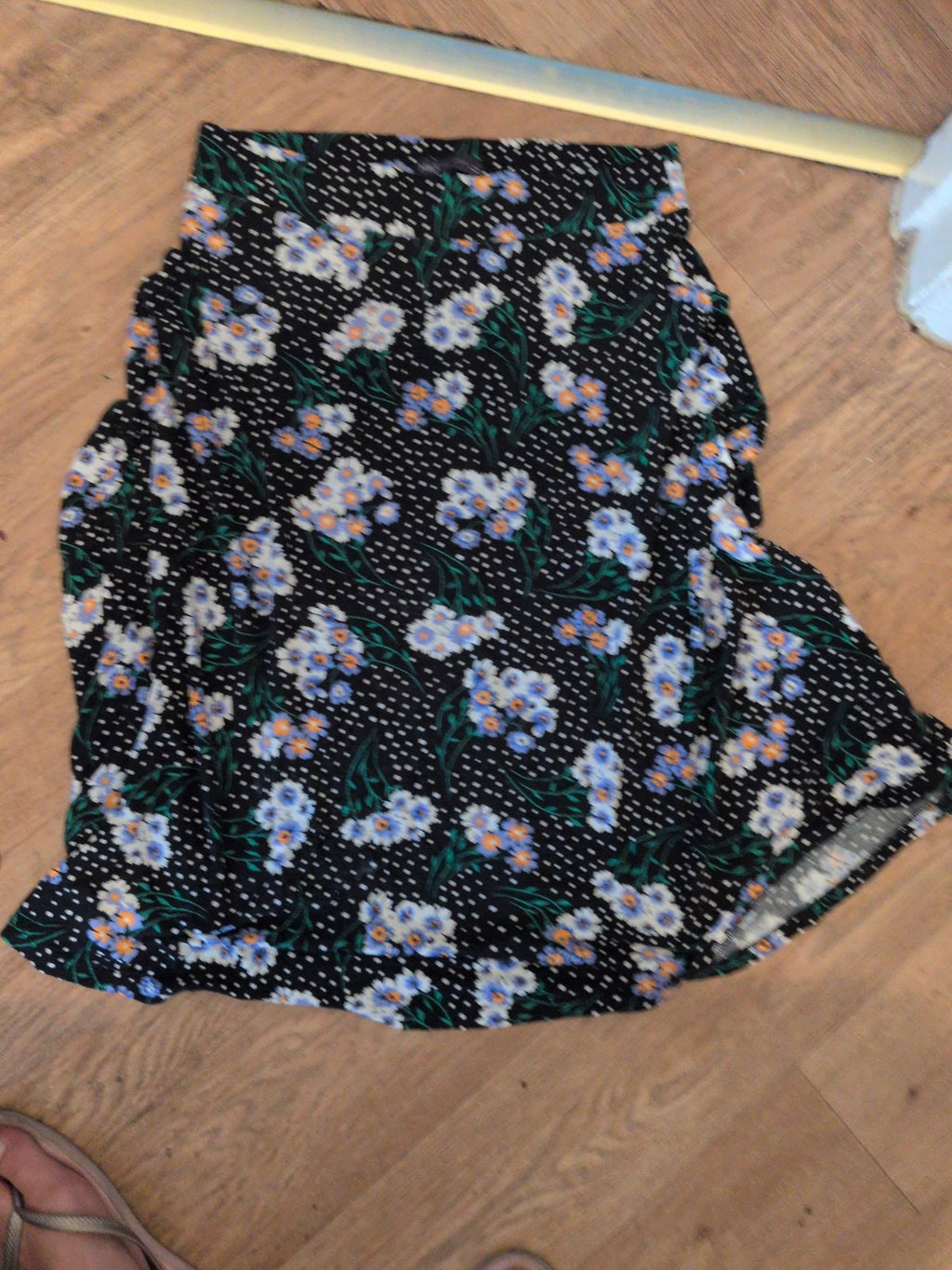 Marks And Spencer 14 Black Spot With Floral Elasticated Skirt Midi