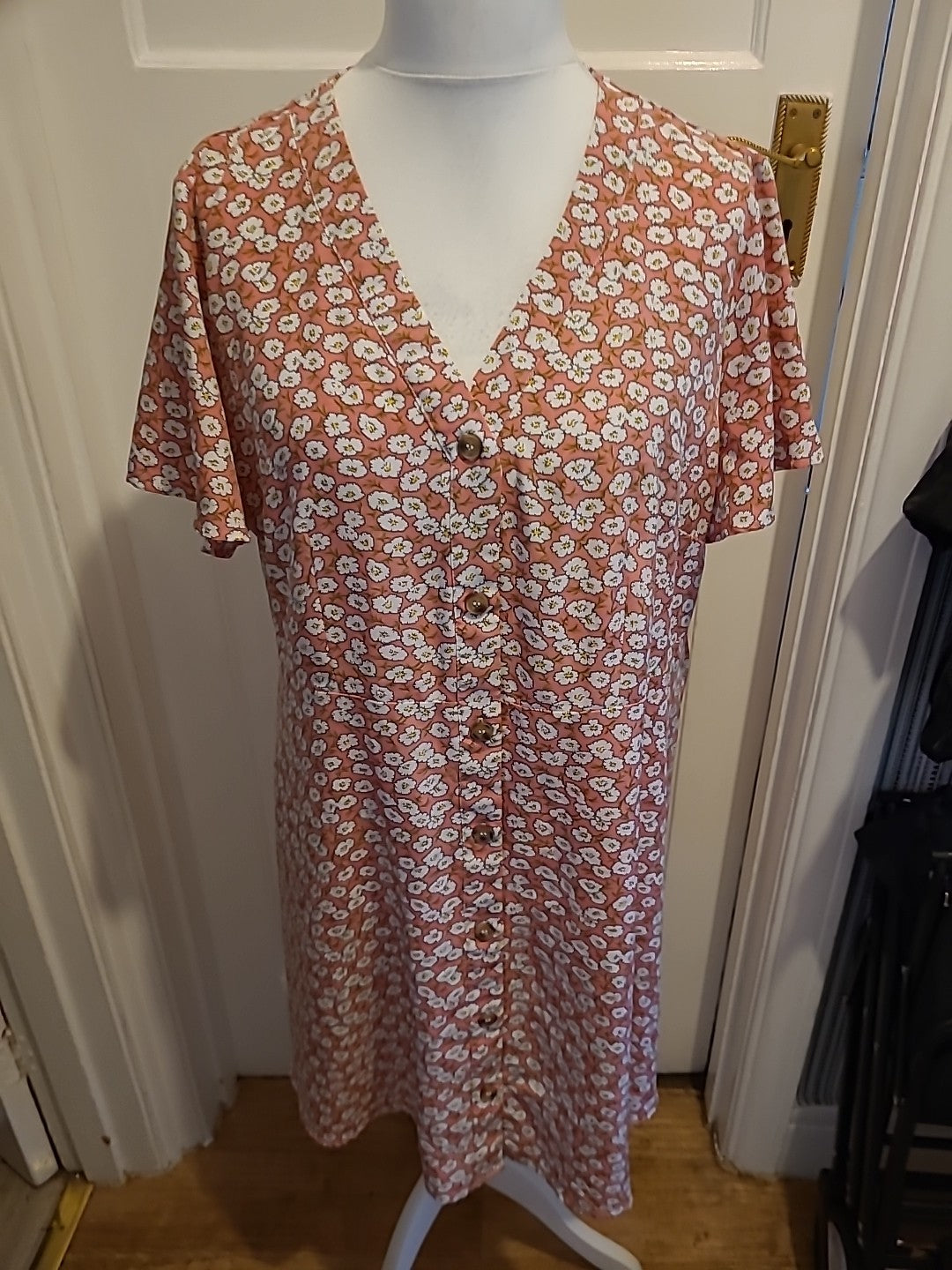 Ladies Shein Curve Size 2XL Pink And White Short Sleeved Buttoned Dress