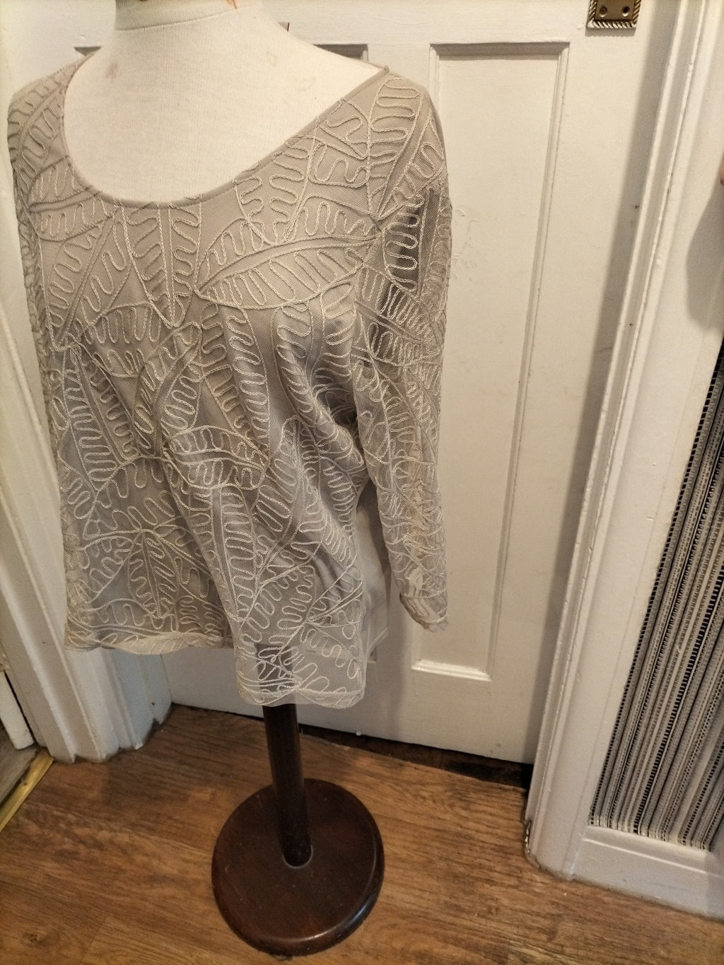 Ladies Jacques Vert Size Large Beige Mesh Long Sleeved Blouse