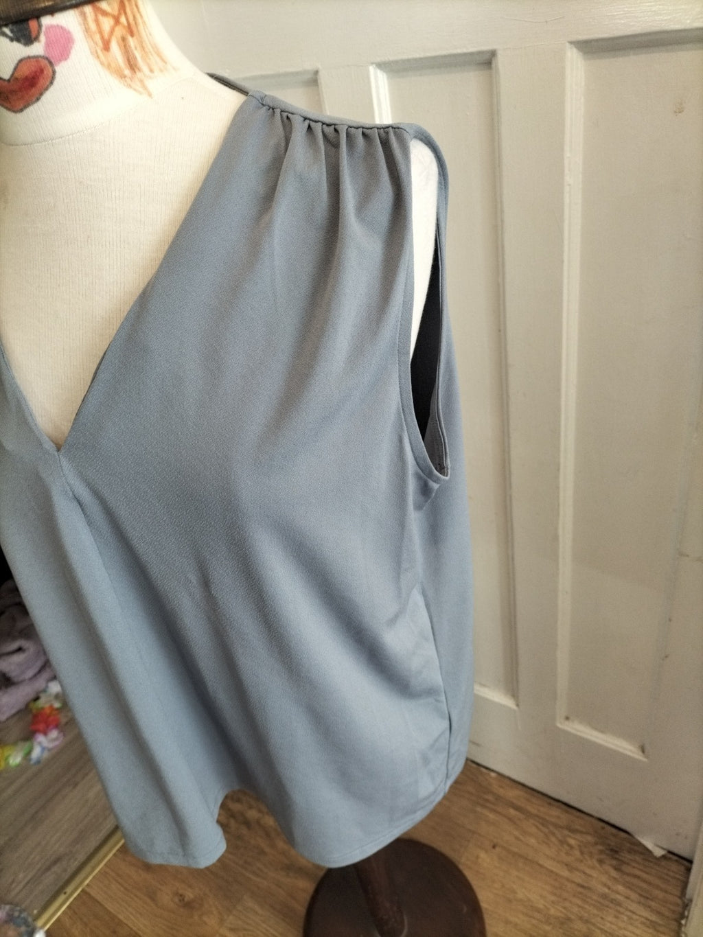Ladies H+M Size Large Grey Sleeveless Blouse