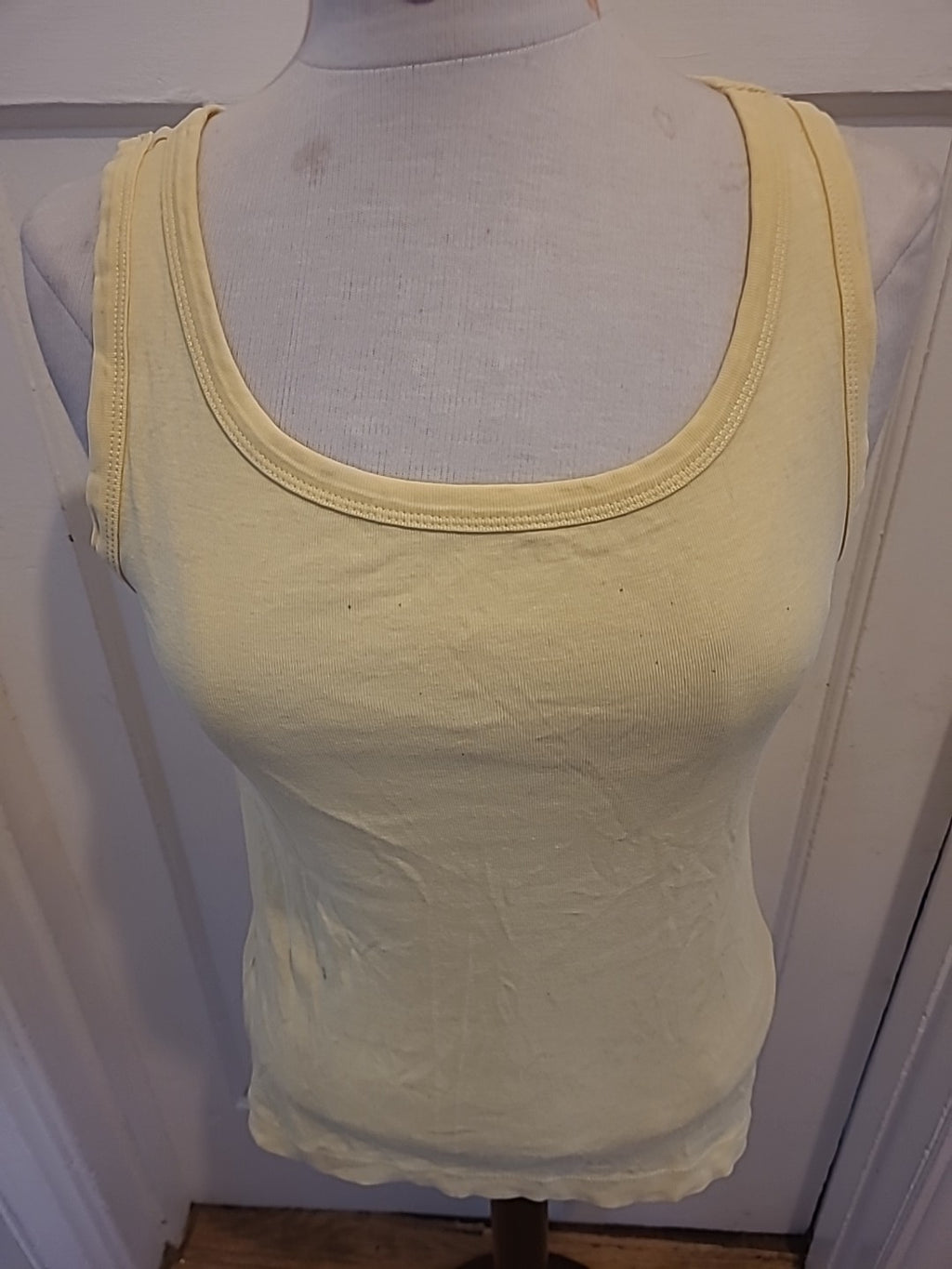 Ladies Tu Size 14 Lemon Sleeveless Vest/Tank Top(Has Few Marks On Front)