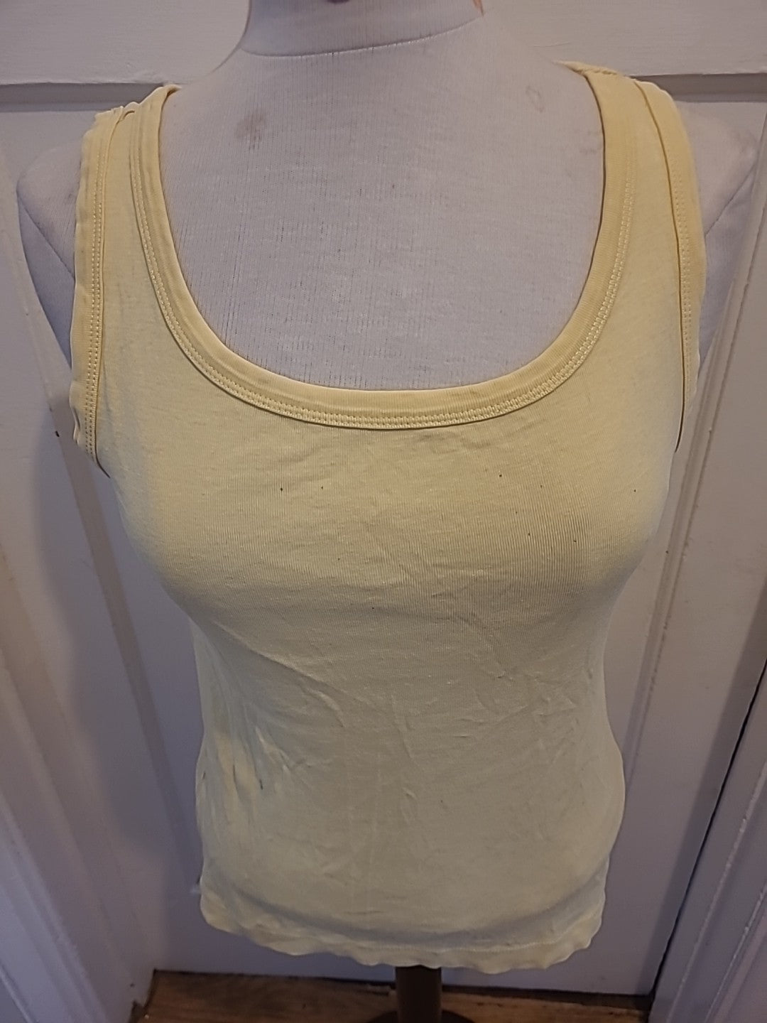 Ladies Tu Size 14 Lemon Sleeveless Vest/Tank Top(Has Few Marks On Front)