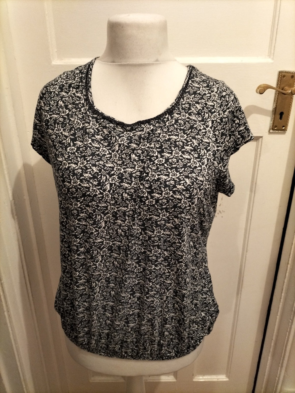 Papaya Weekend 14 Navy And White Floral Short Sleeve Blouse