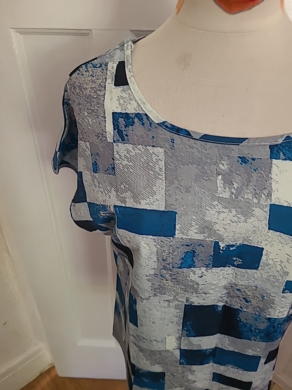 Ladies Size Med Blue/white Top Short Sleeves