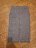 Ladies H&M Size Small Checked Blaxk/White Slight Stretch Skirt