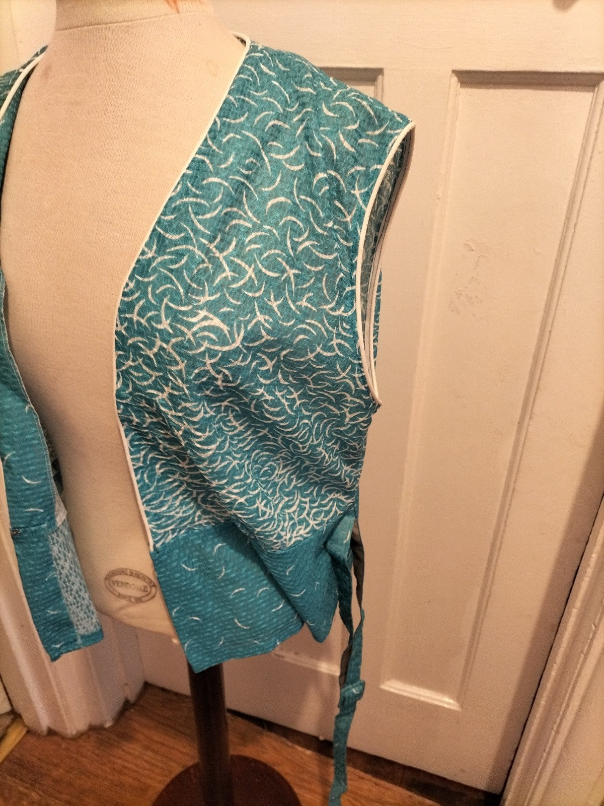 Ladies Size XL Vintage Blue White Sleeveless Blouse