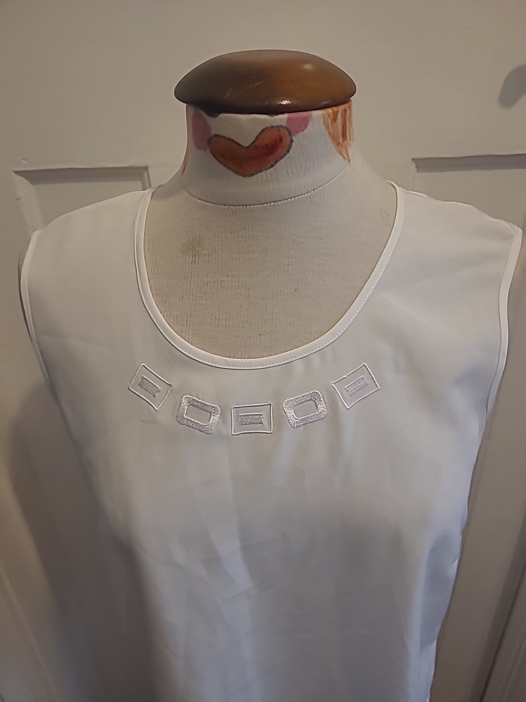 Ladies Oscsan B Size 12 White Sleeveless Top