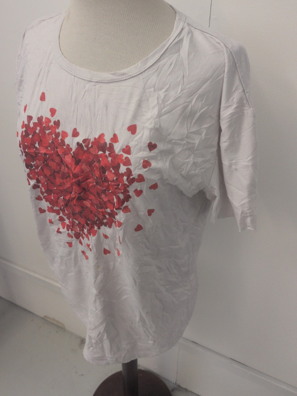 Ladies XL White And Red Flower Short Sleeve T-shirt Cracking