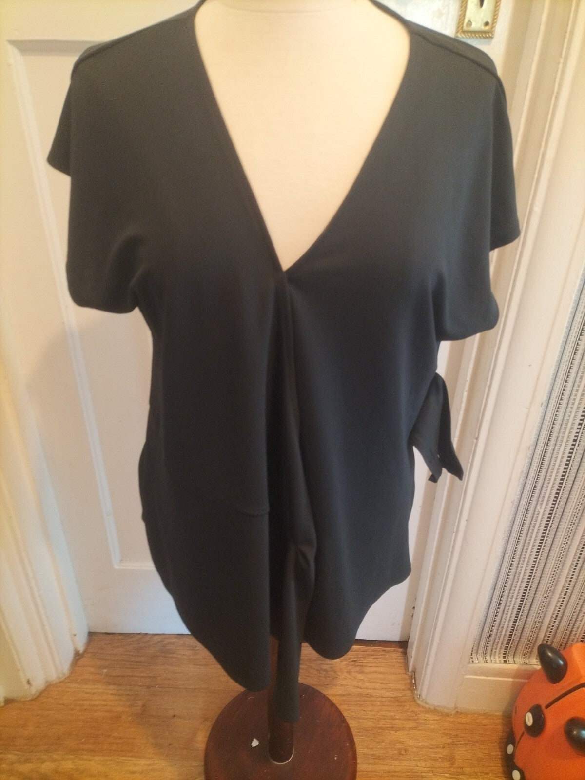 Ladies Marks And Spencer Size Medium Black V Neck Sleeveless Middle Pleat Blouse