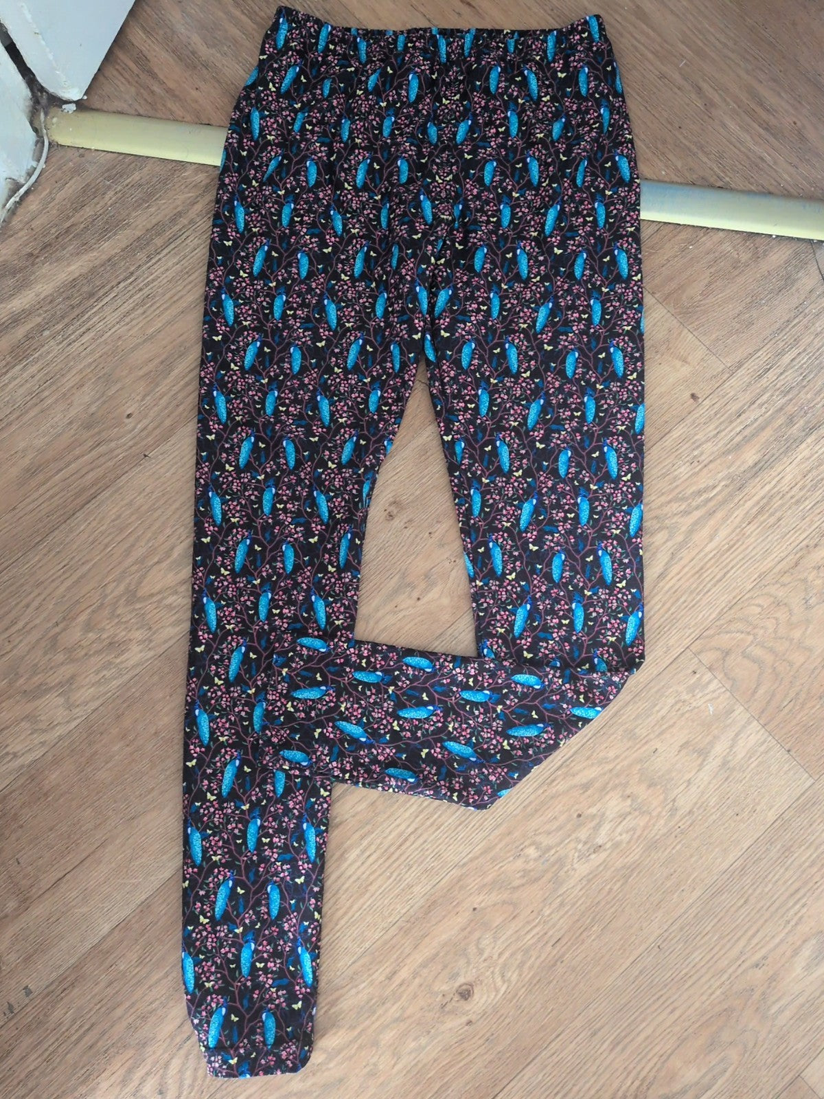 Ladies Lucy Locket Loves Size 1 Black Floral Leggings